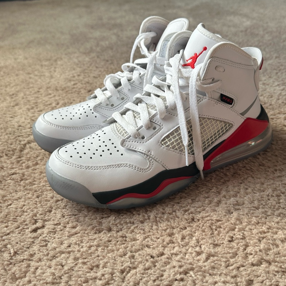 Air Jordan Mars 270 Gs “White Fire” #airjordan #nike #streetwear #jordans